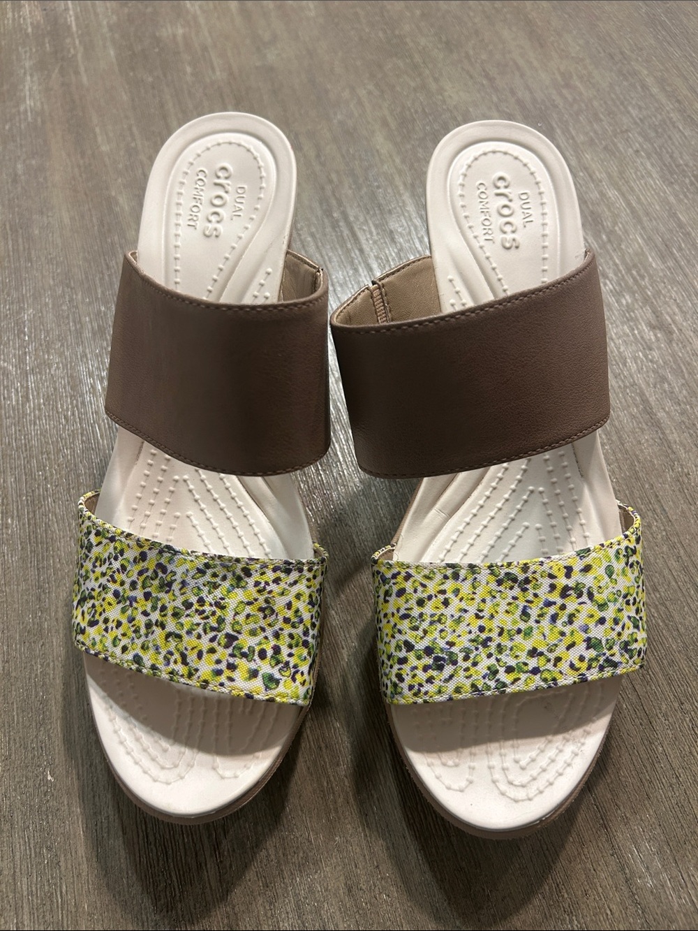Crocs Leigh I| 2-strap Floral Wedge Sandal Womens size 10 Bronze Gold, New no/T.